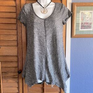 Cable & Gauge Asymmetrical Shark-bite Hem Tunic Top M